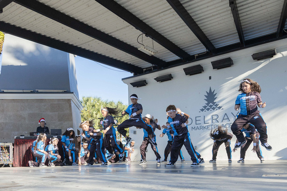 2024 Holiday Happenings DelRay Marketplace 11 23-8713