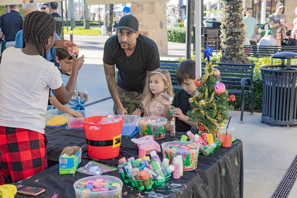 2024 Holiday Happenings DelRay Marketplace 11 23-8651